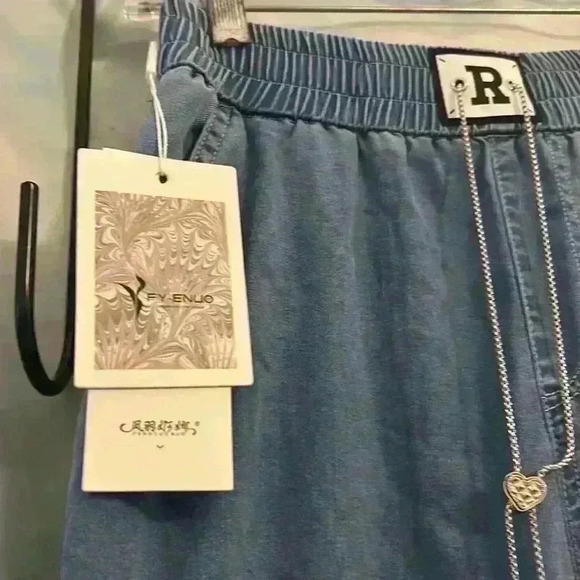 High-Waisted Sky Blue Jean Style Pants with Letter R and Adjustable Heart Chain - Picture 7 of 13